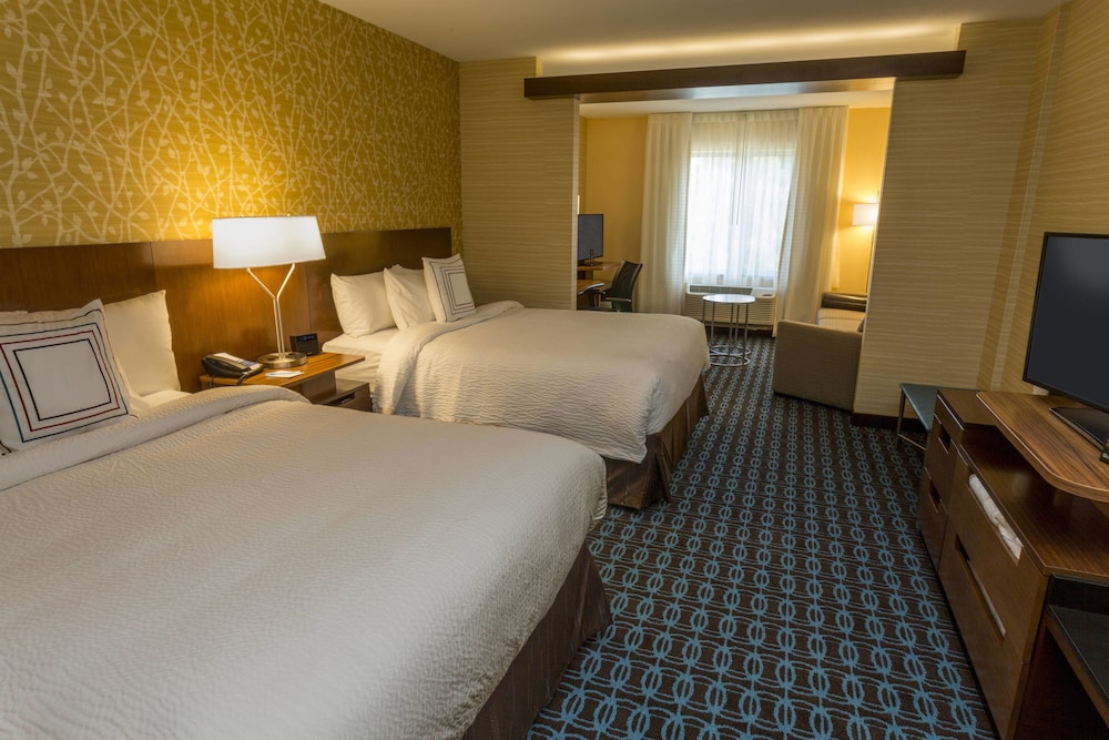 Suite, Multiple Beds (Mobility Accessible, Tub)