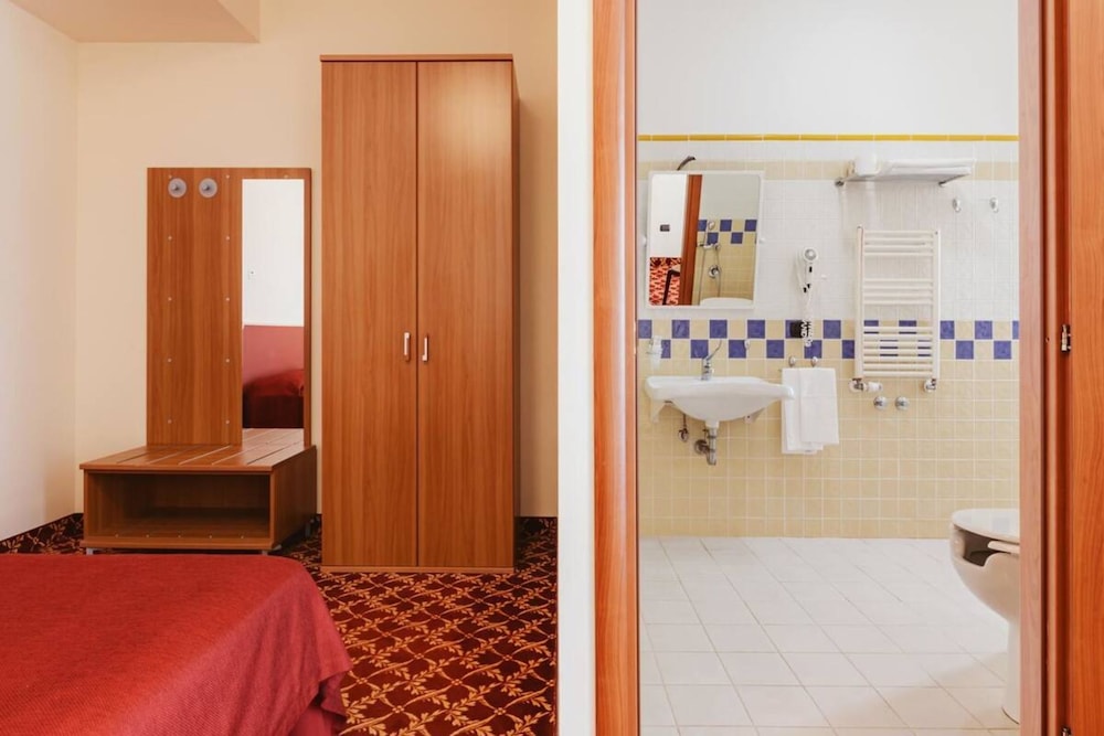 Double or Twin Room photo 2