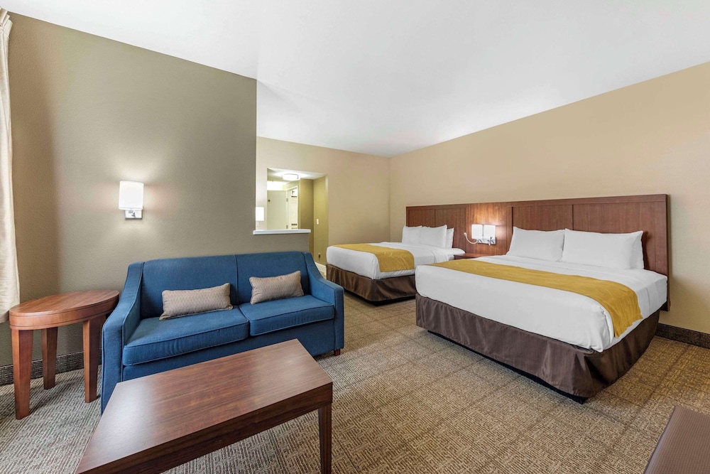 Deluxe Suite, 2 Queen Beds, Non Smoking - Photo 4