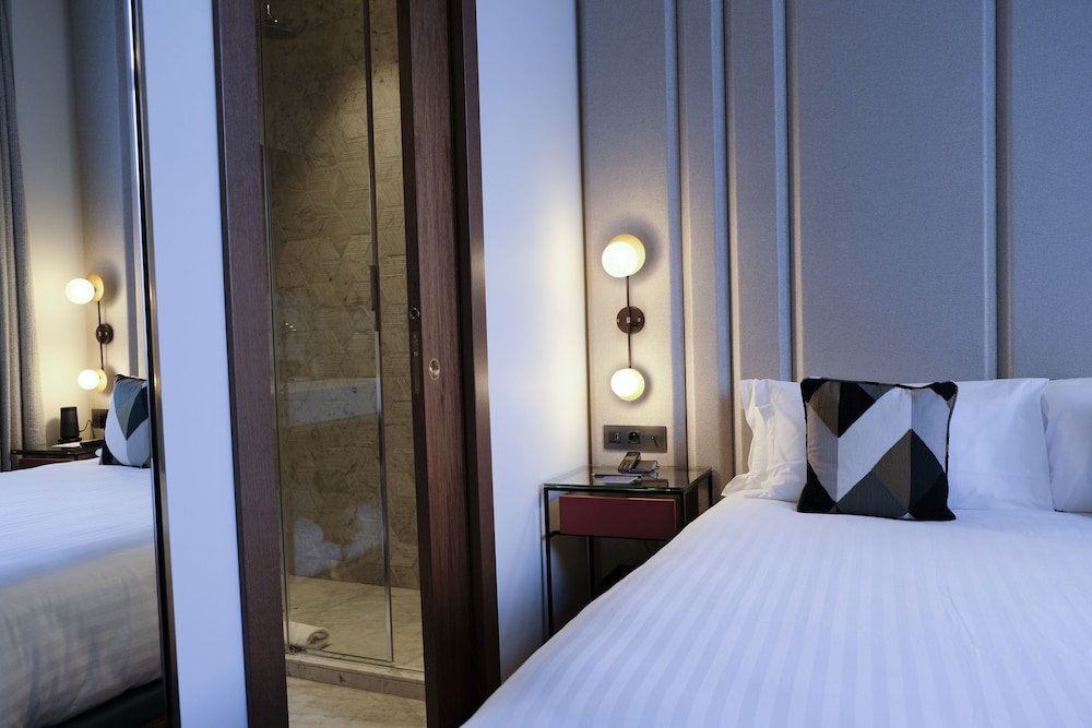 Chambre Double Standard, 1 grand lit, vue cour intérieure Chambre Double Standard, 1 grand lit, vue cour intérieure