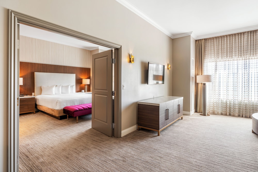 Grand Suite, 1 King Bed photo 3