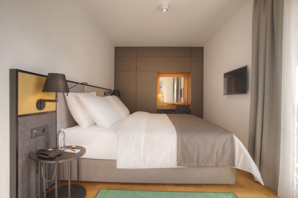 Deluxe Room, Partial Sea View photo 2