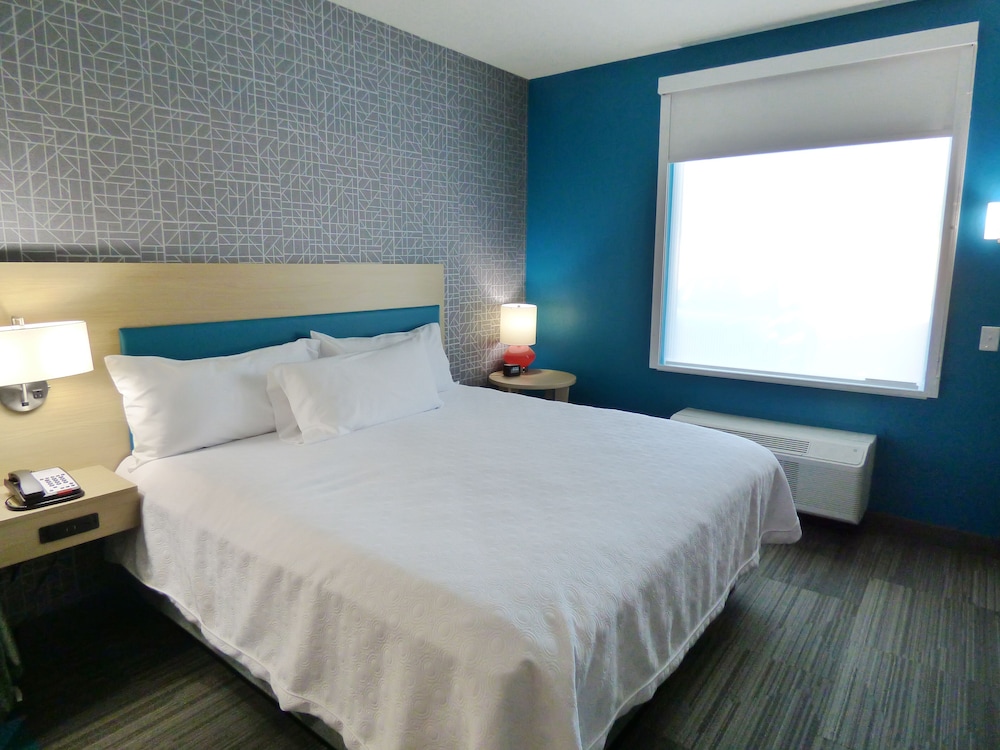 Suite, 1 King Bed, Accessible, Bathtub - Photo 6