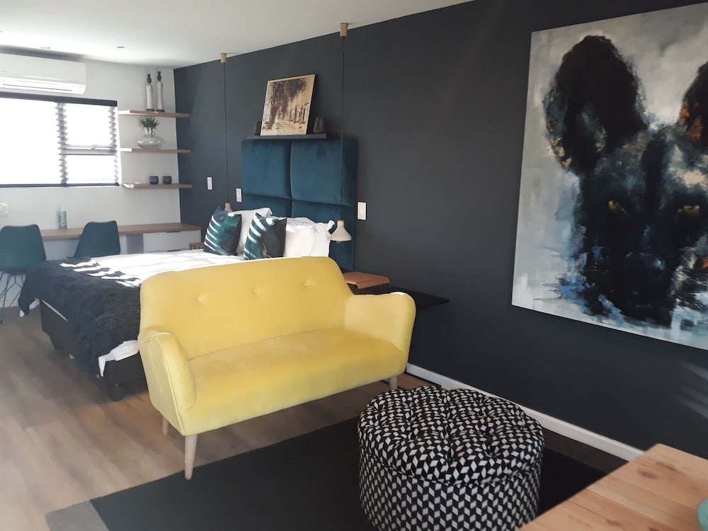 Luxury Studio, 1 Queen Bed photo 1