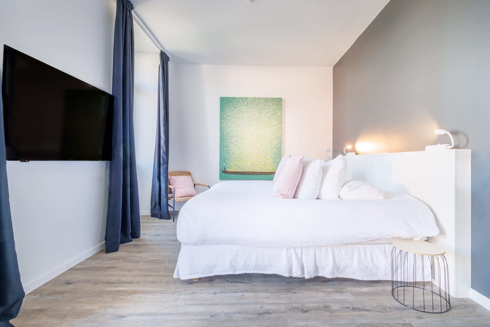 Junior Suite, River View - Photo 5