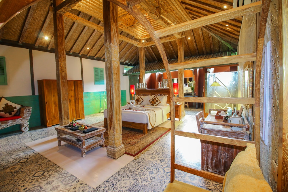 Royal Villa - Photo 2