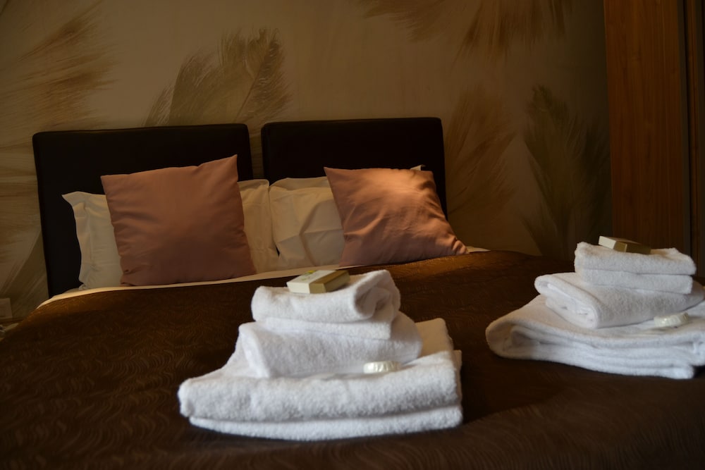 Double or Twin Room - Photo 11