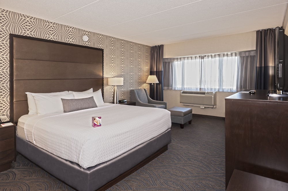 Junior Suite, 1 King Bed - Photo 2