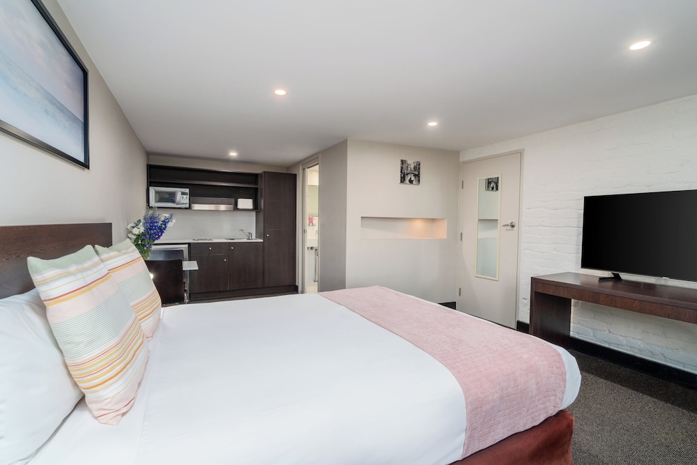 Studio Queen Room