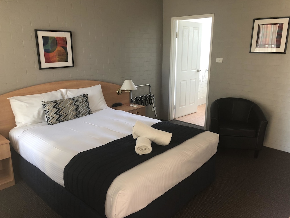 Standard Room, Multiple Beds, Non Smoking photo 3