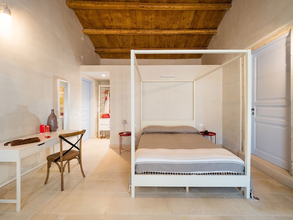 Villa, 6 Bedrooms photo 1