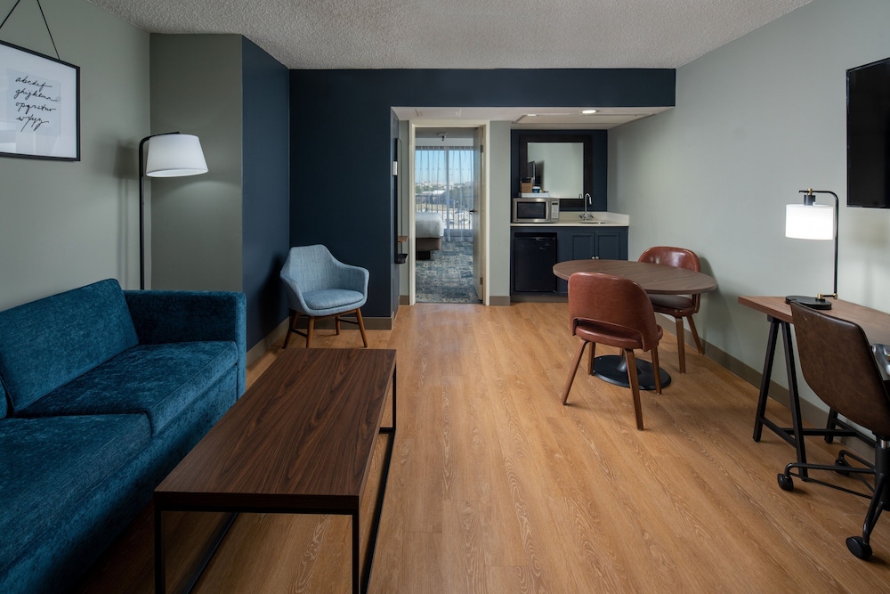 Executive Suite, 1 Bedroom - Photo 4