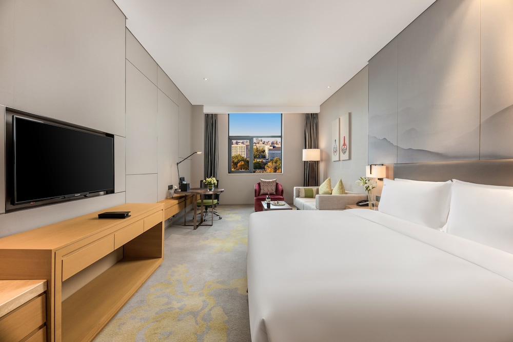 Standard Room, 1 King Bed photo 2