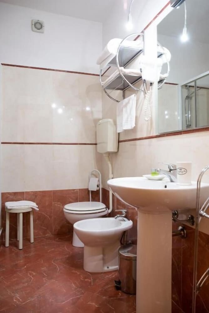 Standard Room - Photo 5