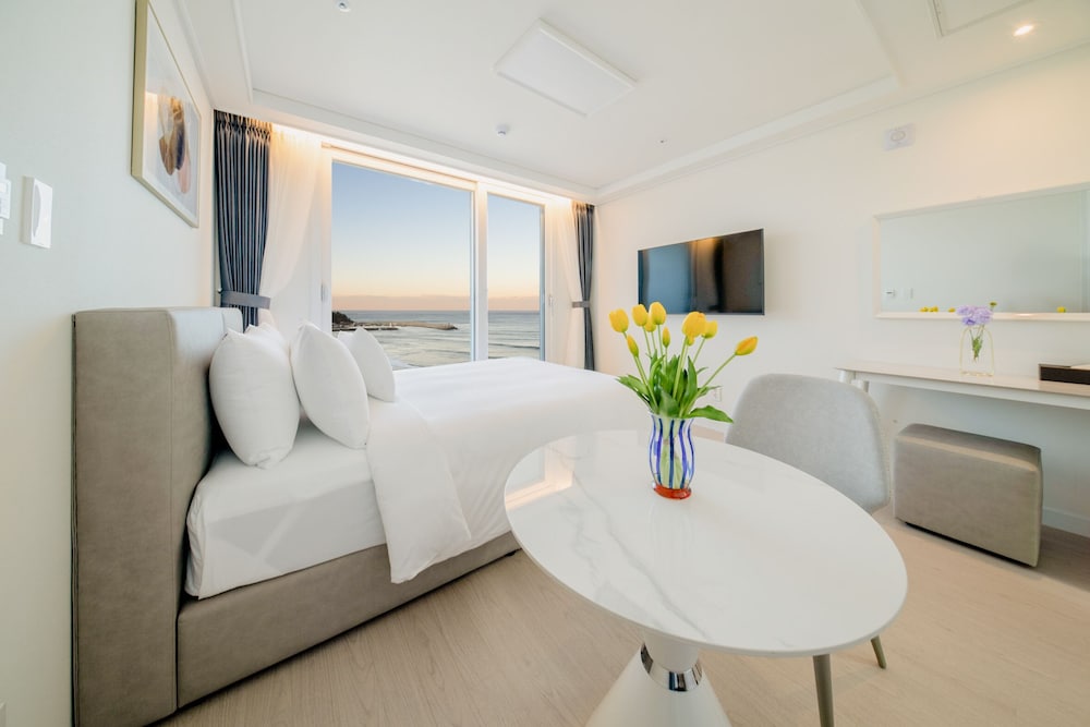 Standard Double Room(2F THEBOWL breakfast 50% off 22,000 to 11,000 KRW, on-site payment for up to 2) photo 2