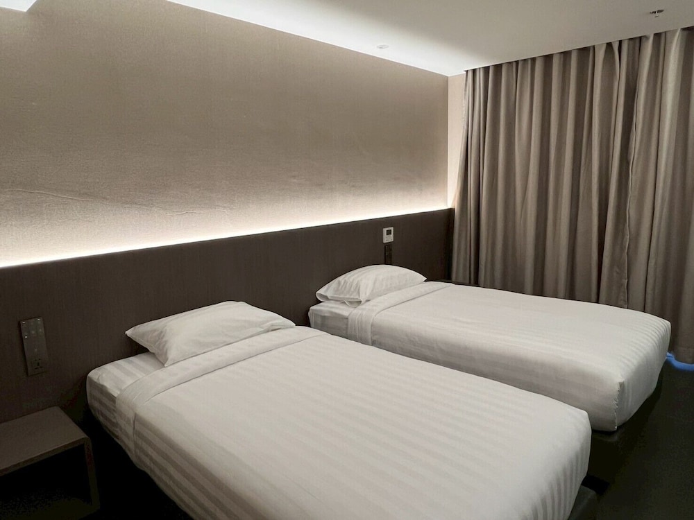 Standard Twin Room, 2 Twin Beds, Non Smoking, City View