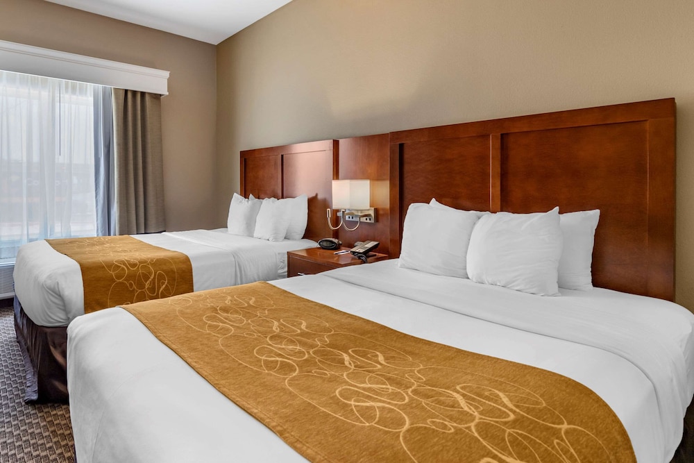 Suite, Multiple Beds, Accessible, Non Smoking (2 Queen and 2 Person Sofa Bed) - Photo 3