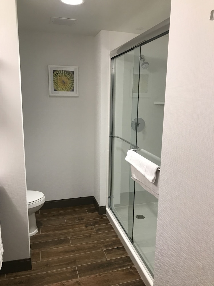 Room, 1 King Bed, Accessible (Hearing)