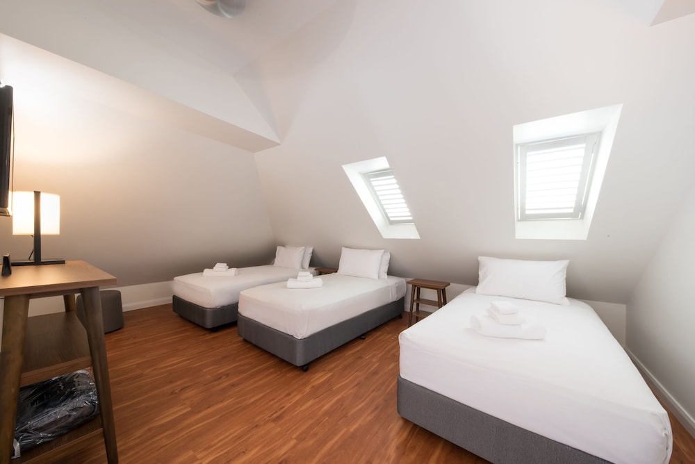 3 Bedroom 3 Bathroom Top Floor Spa Penthouse - Photo 21