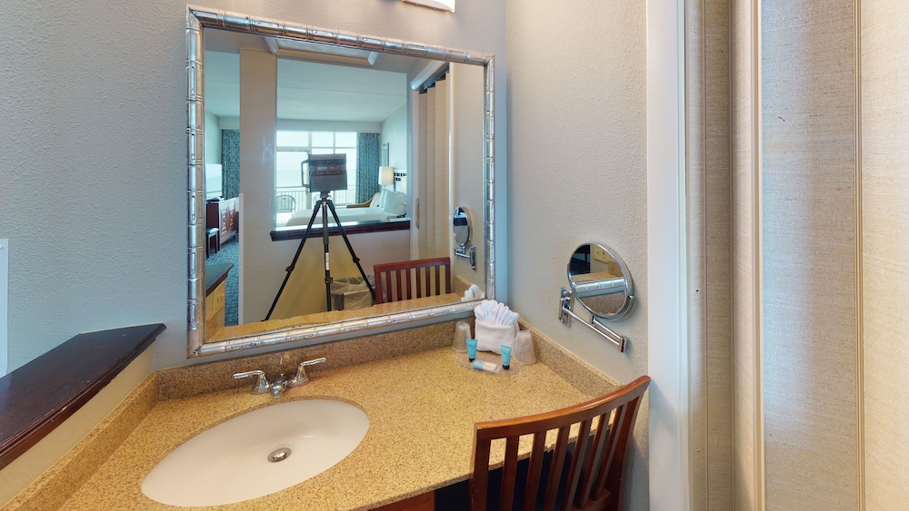 Deluxe Studio, 2 Queen Beds, Oceanfront - Photo 1