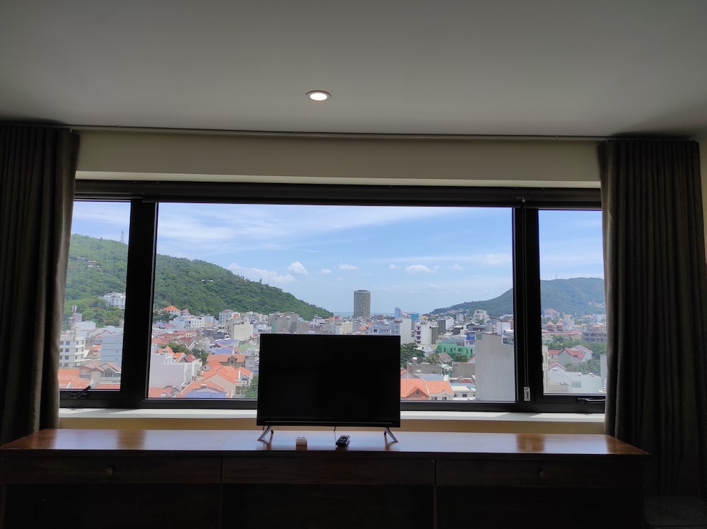 Luxury Quadruple Room, City View