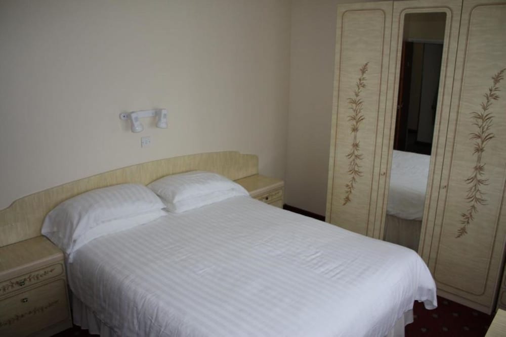 Classic Double Room, Ensuite photo 3