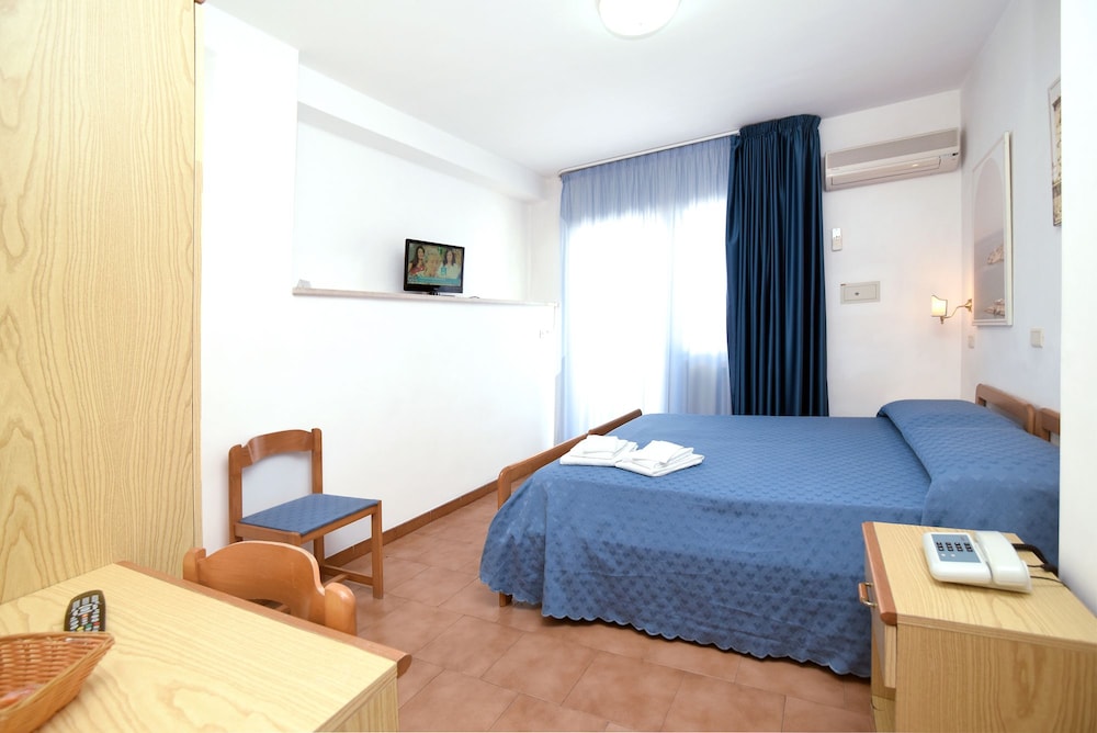 Standard Double Room, 1 Bedroom, Ensuite photo 2