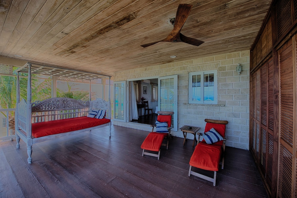 Suite, 1 King Bed, Ocean View photo 2
