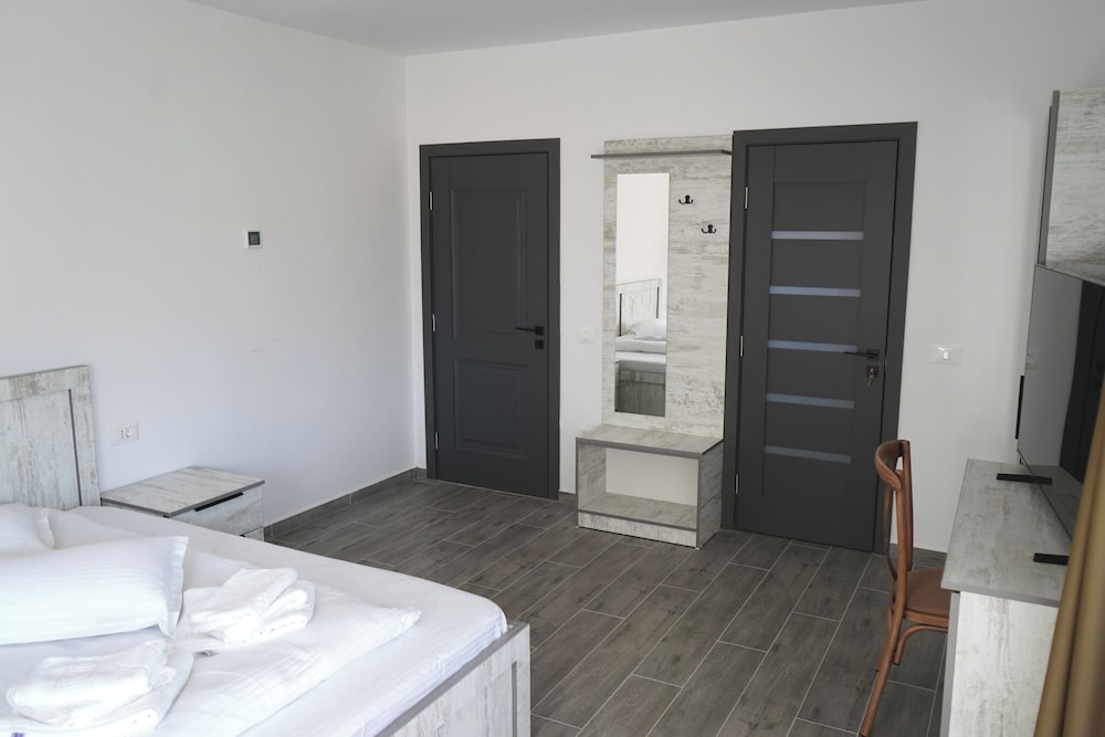 Classic Triple Room, Balcony, Mountain View photo 1