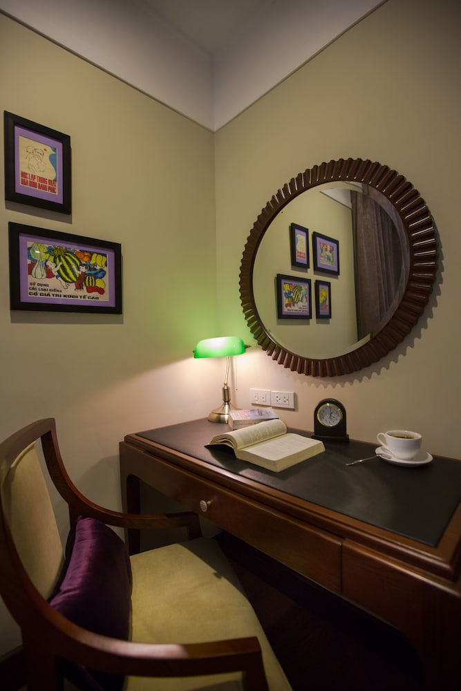 Superior Room, No Windows thumbnail 6