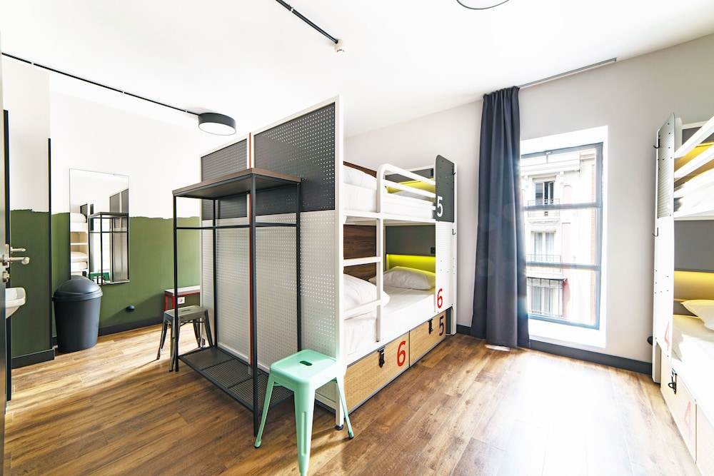 Private 8-bed Room photo 2