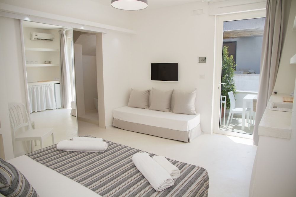 Triple Room, Kitchenette photo 1