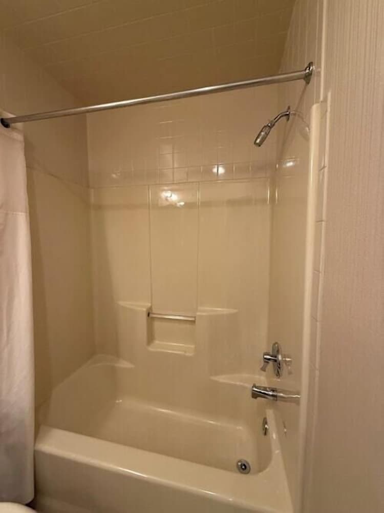 Standard Room, 1 Queen Bed (Standard Queen)