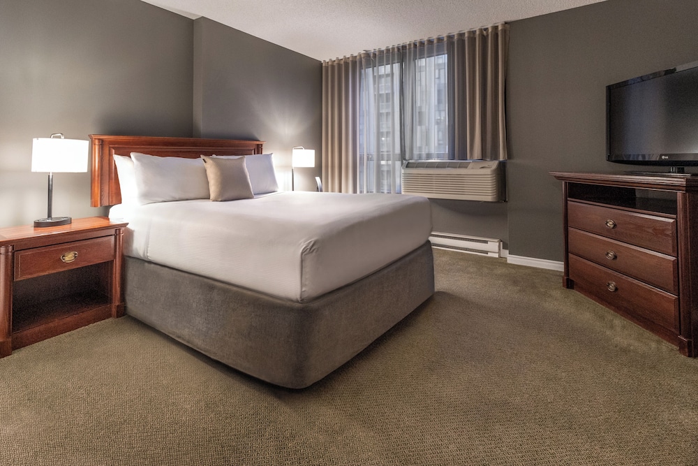 Suite, 1 King Bed with Sofa bed, Kitchenette - Photo 3