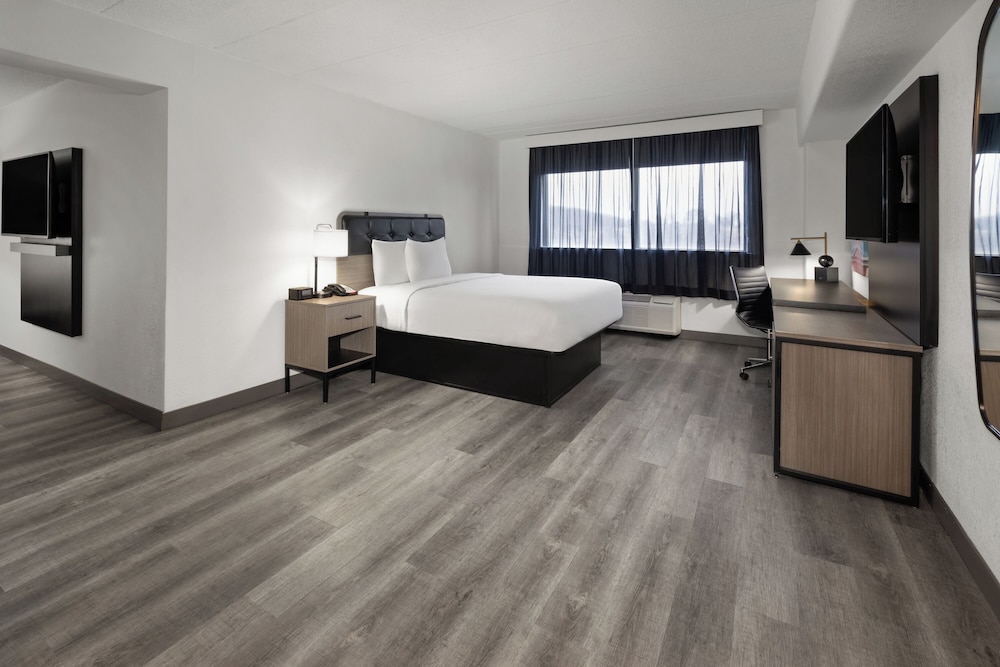 Suite, 2 Queen Beds, Non Smoking