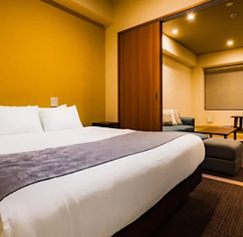 Premium Suite, Non Smoking, Hot Tub - Photo 2