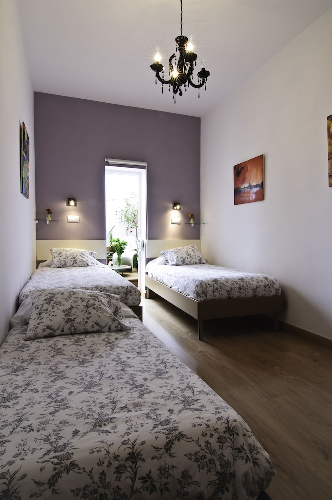 Standard Room, 2 Twin Beds - Photo 1