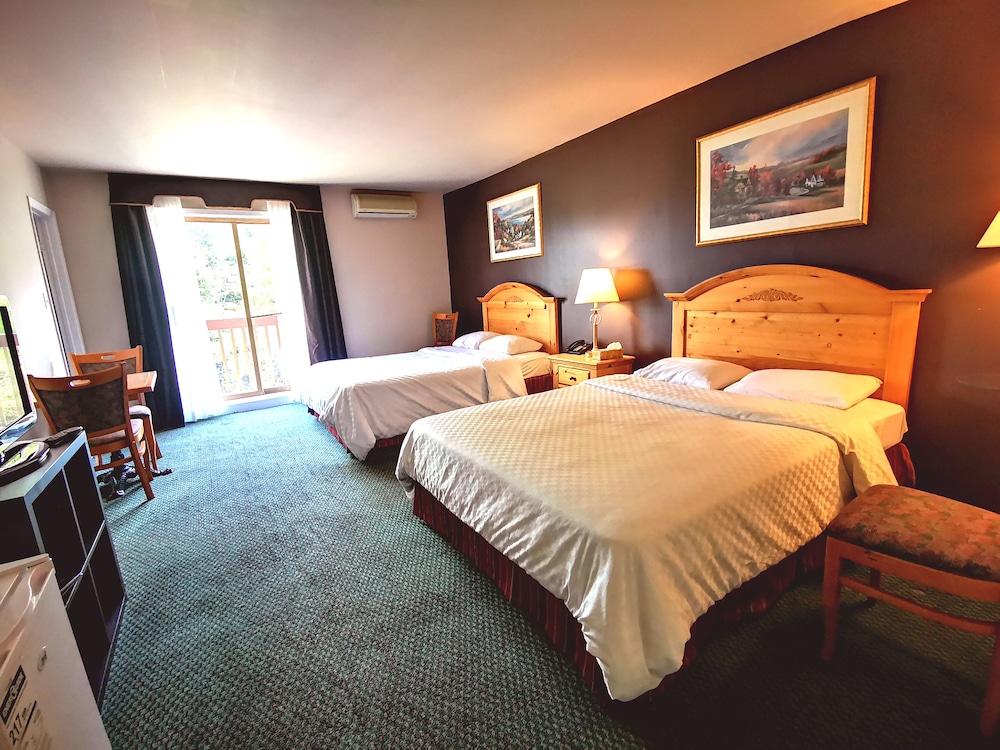 Standard Room, 2 Queen Beds, Carpeted Floor photo 1