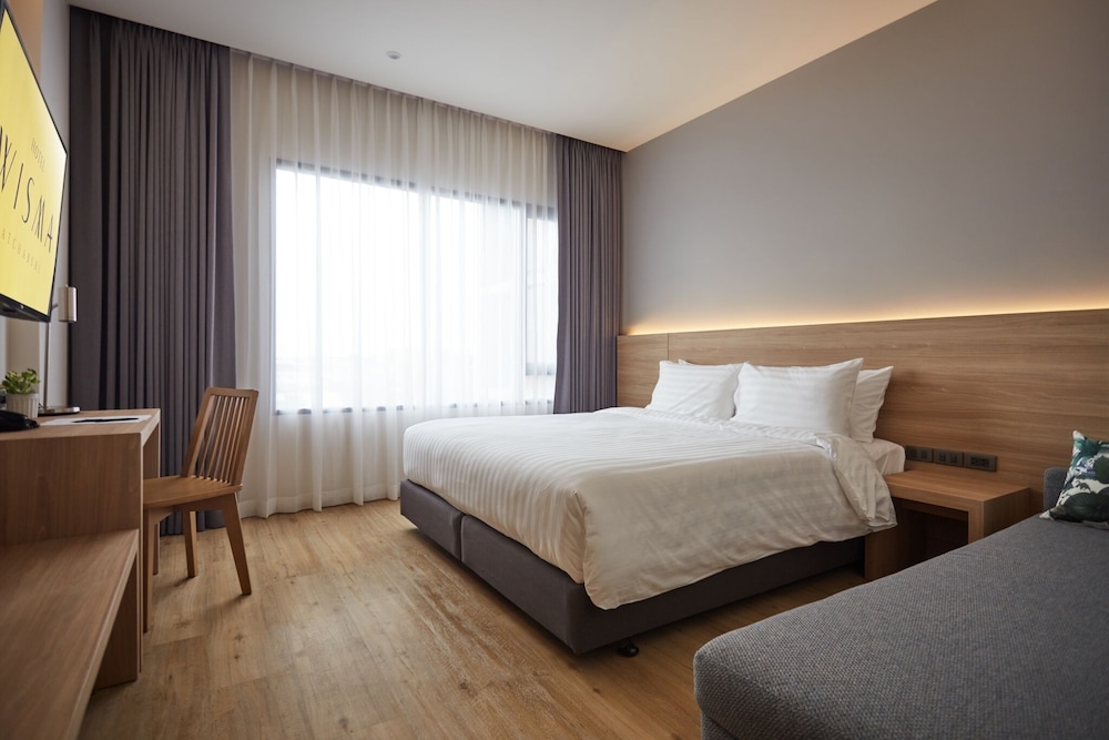 Classic Room, 1 King Bed, Non Smoking