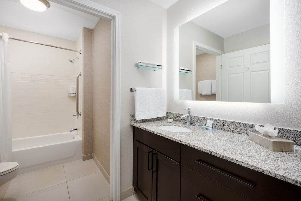 Suite, 2 Bedrooms, Non Smoking, Fireplace - Photo 6