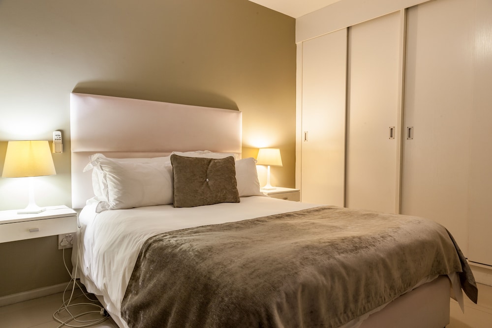 Three Bedroom Luxury Suite - 6 Sleeper (7) - Photo 8