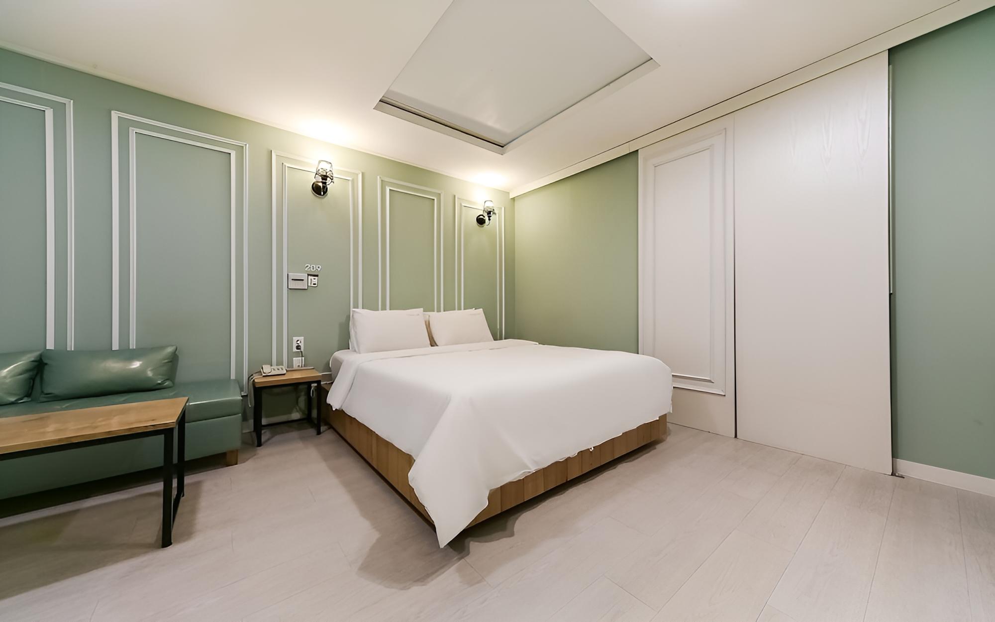 Room (Unlimited OTT - Massage Bed Room (OTT) photo 2