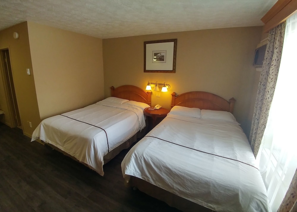 Standard Room, 2 Double Beds photo 1