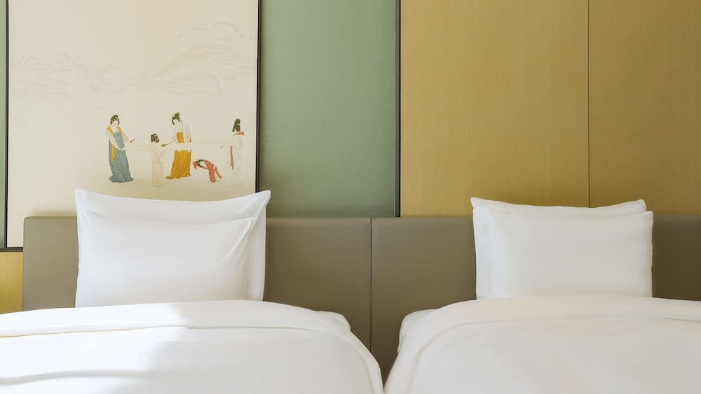 Standard Room, 2 Twin Beds, City View (Deluxe Twin Room) photo 3