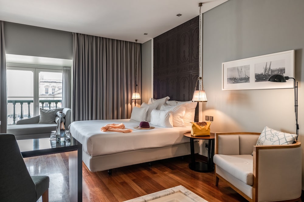 Premium Room (King Size Bed)