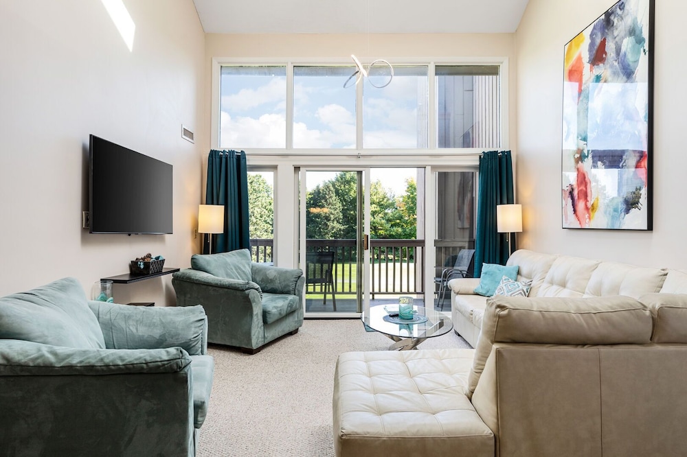 Luxury Condo photo 1