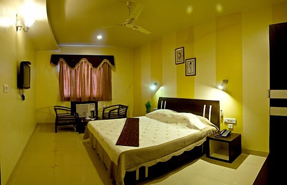 Deluxe Room (AC) - Photo 2