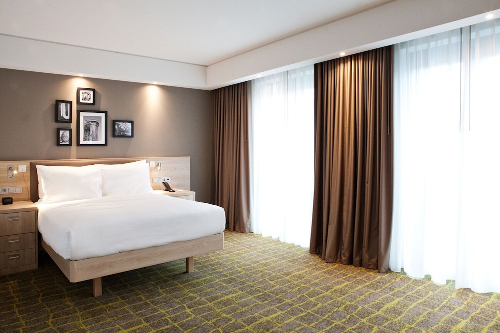 Family Room, 1 Queen Bed, Accessible (Connecting Rooms)