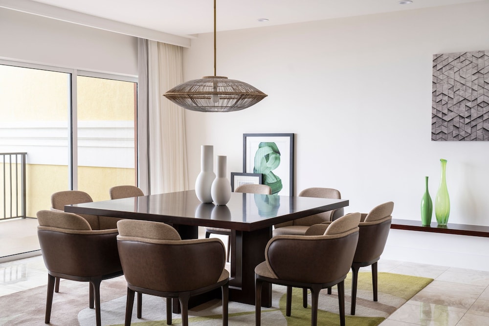 Club Suite, 1 King Bed, Oceanfront