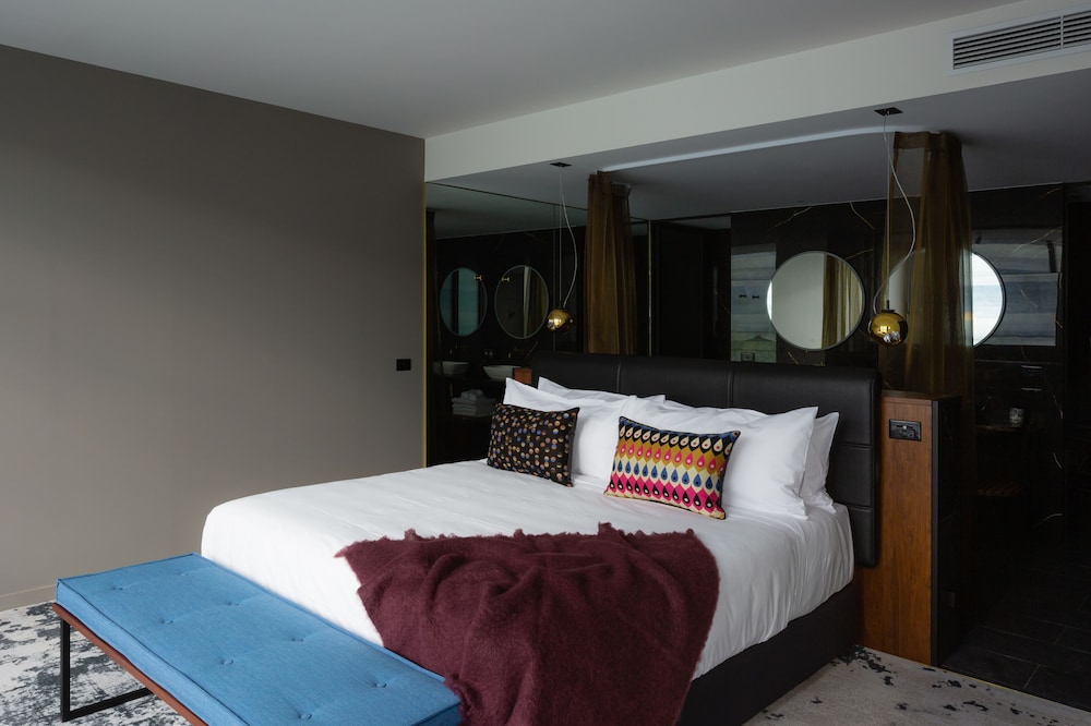 The Suite - Photo 8
